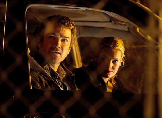 Sean King (Jon Tenney) und Michelle Maxwell (Rebecca Romijn) sind ein eingespieltes Detektivduo. Die ehemaligen Secret Service Geheimagenten wurden zwangspensioniert. Doch nach dem Tod eines Bekannten machen sie sich gleich an die Arbeit und beginnen mit den Ermittlungen... Bild: Sender