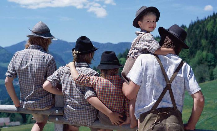 Heimatleuchten entführt ins Salzkammergut. Bild: Sender / Servus TV / Anna Peisl / Corbis