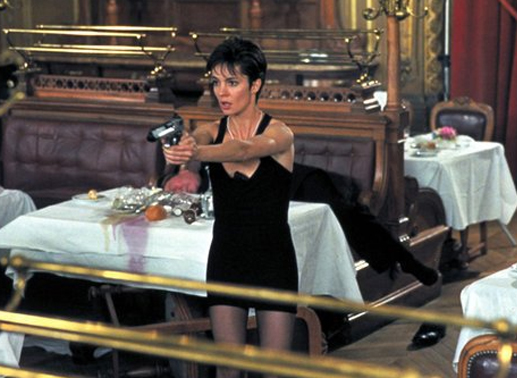 Anne Parillaud als Killerin Nikita. Bild: Sender
