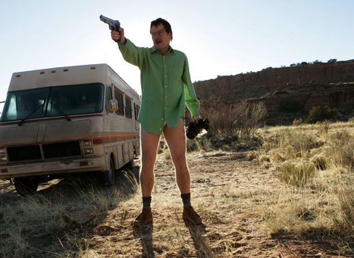 Walter White (Bryan Cranston) erwartet die Polizei. Bild: Sender