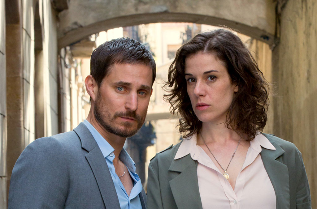 Kommissarin Fina Valent (Anne Schäfer) und ihr Partner Xavi Bonet (Clemens Schick) ermitteln in Barcelonas Altstadt. Bild: Sender / ARD Degeto / Lucia Faraig