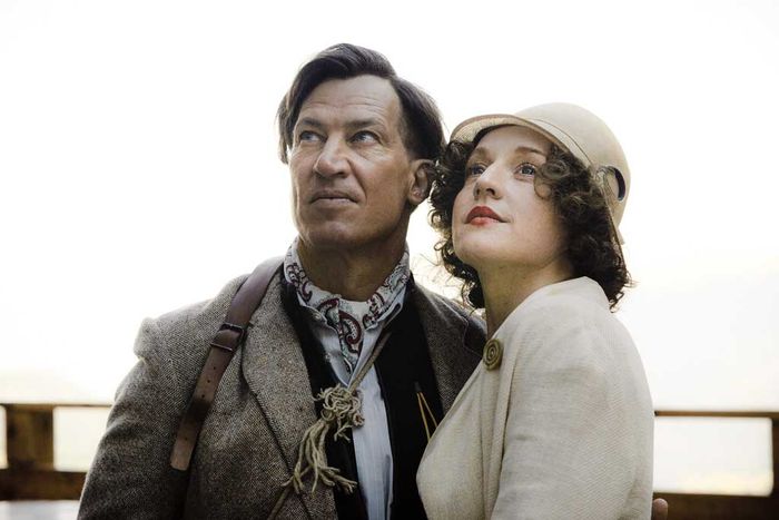 Tobias Moretti (Luis Trenker), Brigitte Hobmeier (Leni Riefenstahl). Bild: Sender / Epo Film / Roxy Film / Christian Hartmann