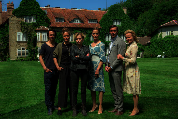 Laurence Rupp, Patricia Aulitzky, Julia Richter, Jeanette Hain, Christoph Luser und Michou Friesz. Bild: Sender / Servus TV