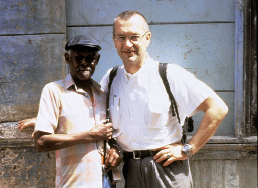 Ibrahim Ferrer mit Regisseur Wim Wenders. Bild: Sender