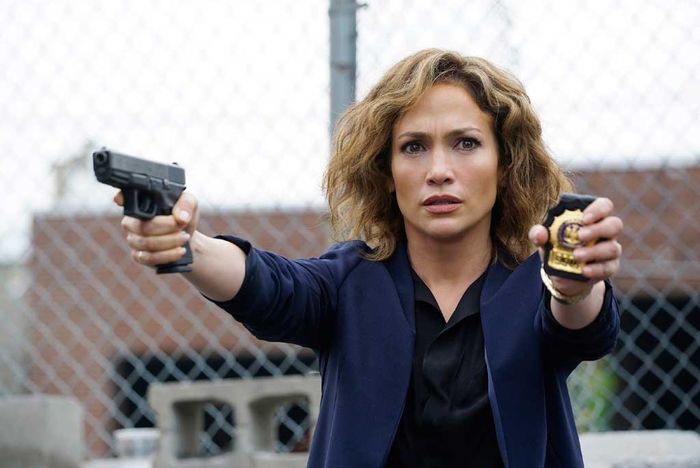 Detective Harlee Santos (Jennifer Lopez) wird von einer Anti-Korruptionseinheit des FBI, die den Machenschaften des Teams seit einiger Zeit auf der Spur ist, in eine Falle gelockt ... Bild: Sender