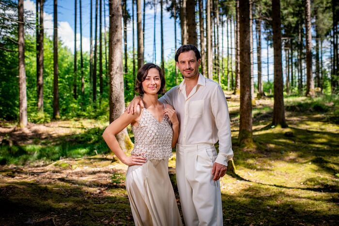 Sturm der Liebe, Staffel 23: Pippa Fee Rupperti (Emilia) und Jaime Ferkic (Massimo). Bild: Sender / ORF/  ARD / WDR / Christof Arnold