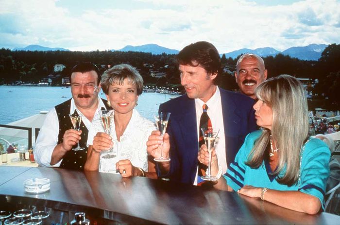 Adi Peichl (Malec), Uschi Glas (Elke), Udo J&uuml;rgens (Axel), Otto W. Retzer (Josip), Christine Schuberth (Ulla). Bild: Sender / Lisa-Film