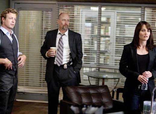 Im Bild (v.li.): Simon Baker (Patrick Jane), Terry Kinney (Sam Bosco), Robin Tunney (Teresa Lisbon). Bild: Sender