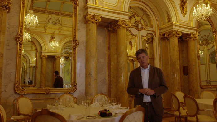 Karl Hohenlohe im Palais Coburg. Bild: Sender / Clever Contents