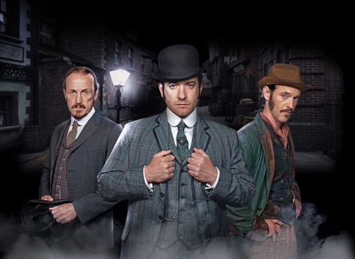 Detective Sergeant Bennet Drake (JEROME FLYNN, l.), Detective Inspector Edmund Reid (MATTHEW MACFADYEN, m.) und Captain Homer Jackson (ADAM ROTHENBERG, r.). Bild: Sender