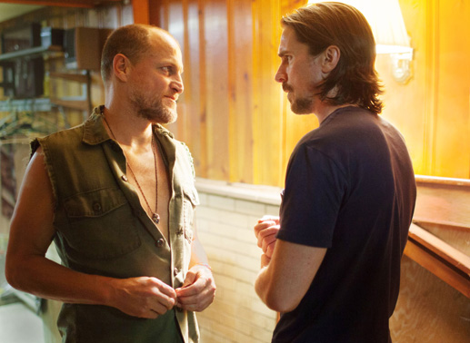 Woody Harrelson und Christian Bale in „Auge um Auge“. Bild: Sender/ Tobis Film