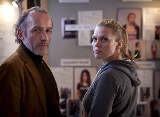 Hofer (Karl Markovics), Lisa (Anna Loos). Bild: Sender