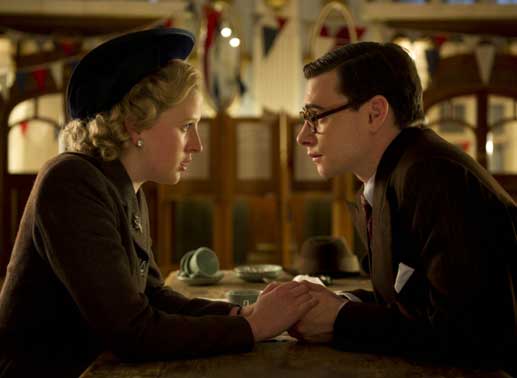 Das jung verliebte Paar: Maggie Roberts (Meryl Streep) und Denis Thatcher (Harry Lloyd). Bild: Sender/Concorde