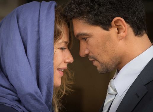 Während der OPEC-Konferenz in Wien lernt Verena (Alexandra Neldel) zufällig den geheimnisvollen Araber Khalid (Mido Hamada) kennen. Hals über Kopf verlieben sich die beiden ineinander. Doch die attraktive Fotografin ahnt nicht, dass ihr Auserwählter eines Tages Scheich wird und Traditionen und seine Familie ihm eine legale Beziehung mit einer Europäerin verbieten ... Bild: Sender