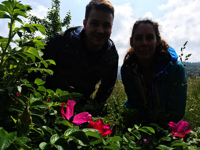 Felix mit der Biologin Alexandra Klein. Bild: Sender / KiKA / Petra Bertram