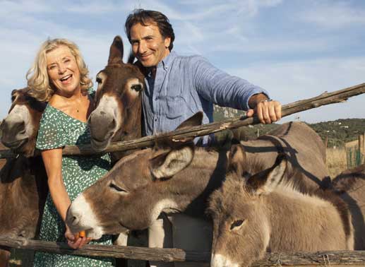 Jutta Riedl (Jutta Speidel), Bruno Bertani (Bruno Maccallini) und Esel. Bild: Sender / Emmanuel SUYS