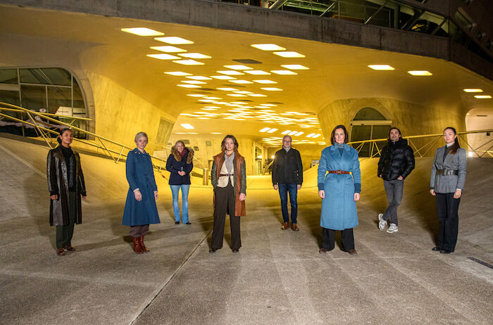 Arcadia: Abigail Abraham (Rolle: Milly), Lynn Van Royen (Luz), Helen Perquy (Produzentin), Ellie de Lange (Hanna), Frank Tönsmann (Redakteur), Monic Hendrickx (Cato), Boris Van Severen (Hans), Melody Klaver (Alex). Bild: Sender / WDR / Axel Herzig