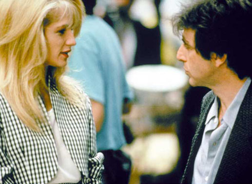 Polizist Frank Keller (Al Pacino) mit Helen (Ellen Barkin), die er im Zusammenhang mit den Mordfällen für verdächtig hält. Bild: Sender