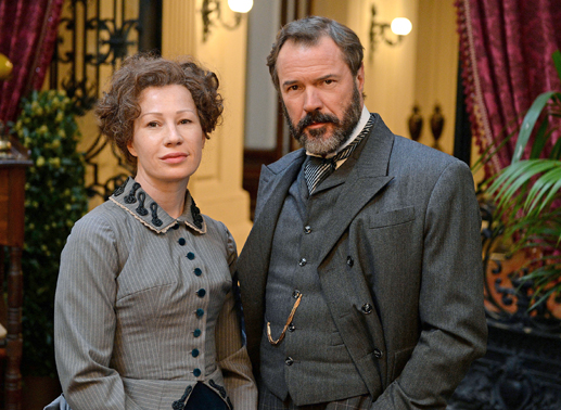 Verbindet eine große Liebe: Bertha von Suttner (Birgit Minichmayr) und Alfred Nobel (Sebastian Koch). Bild: Sender/Monafilm/Oliver Roth