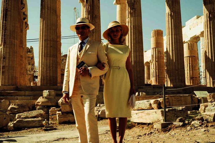 Chester MacFarland (Viggo Mortensen) und seine Frau Colette (Kirsten Dunst) besichtigen die Akropolis. Bild: Sender / Jack English