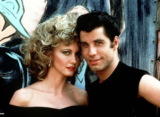 Dreieinhalb Stunden Lockendrehen und vier Pfund Haargel machen aus Sandy (Olivia Newton-John) und Danny (John Travolta) das angesagteste Paar der ganzen High School. Bild: Sender
