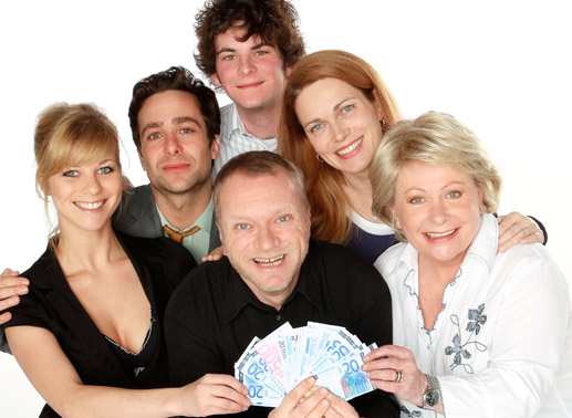 Hilde Dalik (Elfi Beck), Alexander Pschill (Dr. Rüdiger Rössler), Reinhard Nowak (Rudi Deschek), David Heissig (Romeo Deschek), Theresia Haiger (Claudia Deschek-Beck), Brigitte Neumeister (Kriemhild Deschek). Bild: ORF/Günther Pichlkostner