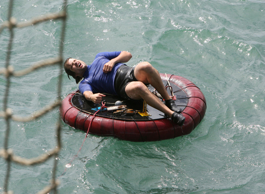 Action auf hoher See: Patrick Nuo treibt auf dem Atlantik. Bild: Sender