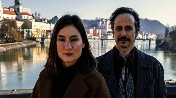 Marie Leuenberger (Frederike Bader) und Michael Ostrowski (Ferdinand Zankl). Bild: Sender / BR / ARD Degeto / Hager Moss Film GmbH / Hendrik Heiden