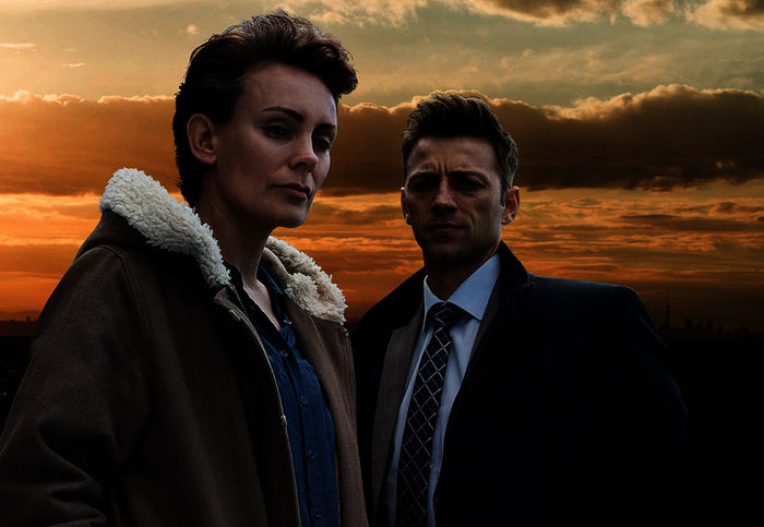 Detective Senior Sergeant Jessica Savage (Kate Elliott) und ihr Kollege Detective Sergeant Justin Harding (Ido Drent). Bild: Sender / ZDF / The Gulf Productions  