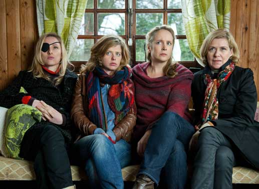 Die fünf Schwestern stehen unter Beobachtung des Versicherungsunternehmens DeWitt. Bild: Sender / Sofie Silbermann