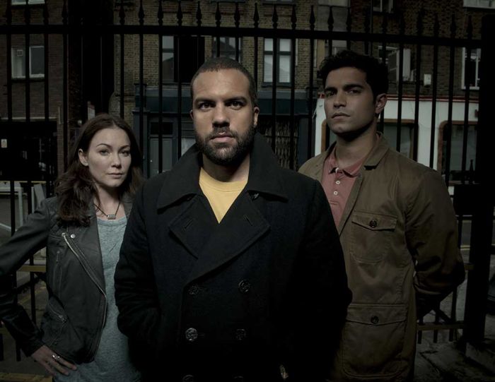 Ash (O. T. Fagbenle) und seine Kollegen Kim (Anna Skellern) und Martin (Charlie de Melo) von der Abteilung UNIT haben den Drogenbossen den Kampf angesagt. Bild: Sender / Des Willie