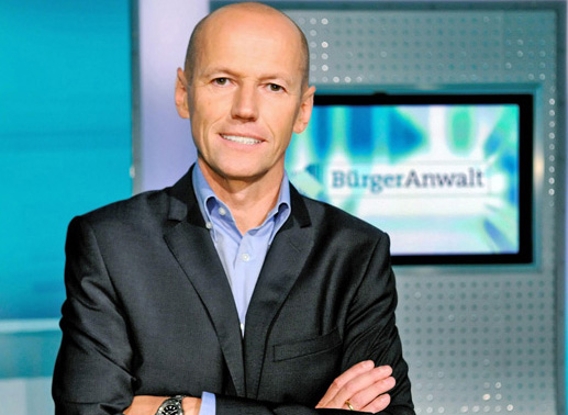 Peter Resetarits präsentiert den Bürgeranwalt.
Bild: ORF/Ali Schafler