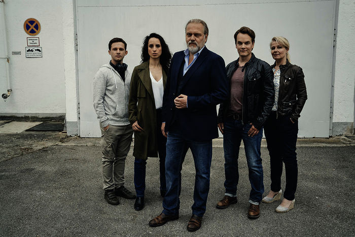 Lenny Wandmann (Thimo Meitner), Annabell Lorenz (Stephanie Stumph), Richard Voss (Jan-Gregor Kremp), Tom Kupfer (Ludwig Blochberger) und Dr. Franziska Sommerfeld (Christina Rainer). Bild: Sender / ZDF und Hendrik Heiden.