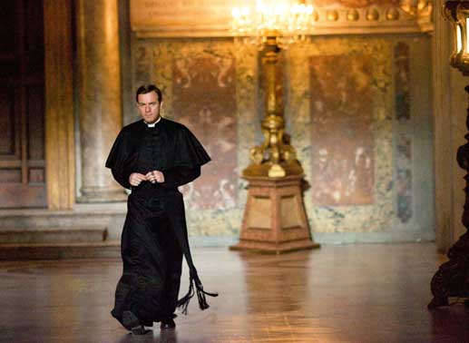 Der Camerlengo des verstorbenen Papstes, Patrick McKenna (Ewan McGregor), ist nicht der, für den ihn viele halten ... Bild: Sender/Columbia