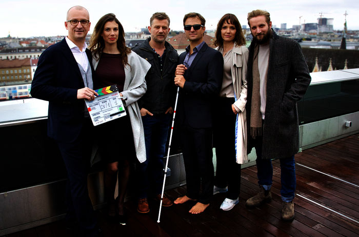 Thomas Hroch (Produzent), Anna Rot (Rolle Kara Hoffmann), Andreas Guenther (Rolle Nikolai Falk), Philipp Hochmair (Rolle Alexander Haller), Patricia Aulitzky (Rolle Sophie Haller), Jano Ben Chaabane (Regie). Bild: Sender / ARD Degeto/Mona Film/Philipp Brozsek,