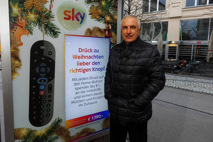 Hans Krankl im Dienst der guten Sache. Hilft der Volkshilfe mit Sky. Bild: Sky Österreich / APA-Fotoservice / Tanzer