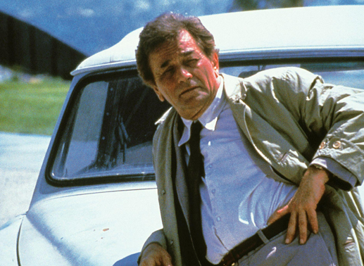 Lt. Columbo (Peter Falk) nimmt die Ermittlungen auf. Bild: Sender