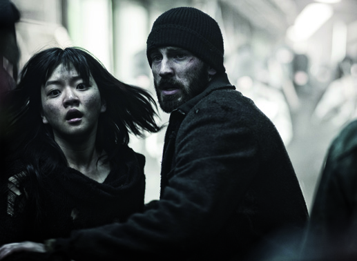 Chris Evans und Ah-sung Ko in „Snowpiercer“. Bild: Sender / Radius/TWC