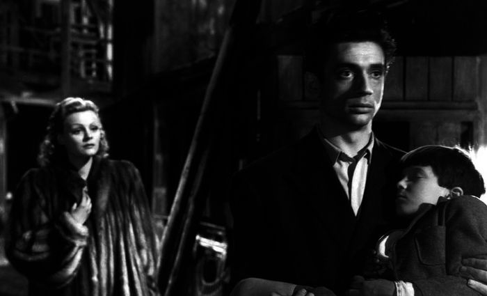 Der charmante und weit gereiste Diego (Yves Montant) trifft in einem Hinterhof auf die schöne Malou (Nathalie Nattier), die für ihn einer Engelserscheinung gleicht - eine schicksalhafte Begegnung mit Folgen ... Bild: Sender / Pathé Films