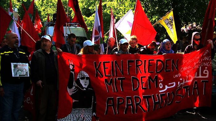Eine Demonstration in Berlin gedenkt der palästinensischen Katastrophe "Nakba" von 1948. Bild: Sender / WDR / Preview Production GbR