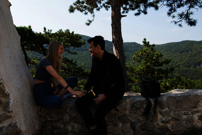 Theresa Riess (Jeanny Gruber), Manuel Rubey (Johannes Bachmann). Bild: Sender / ORF / Graf Film / Anjeza Cikopano