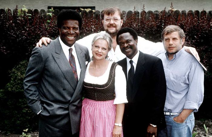 Roberto Blanco, Marianne Mendt, Frank Oladeinde, Reinhard Schwabenitzky, Götz Kauffmann (hinten). Bild: Sender / Andreas Friess