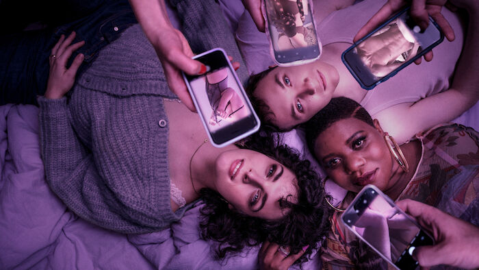 WatchMe: Toni (Anna Werner Friedmann), Tim (Michelangelo Fortuzzi) und Malaika (Maddy Forst). Bild: Sender /  ZDF / Tiana Lenz / [M] Serviceplan. 