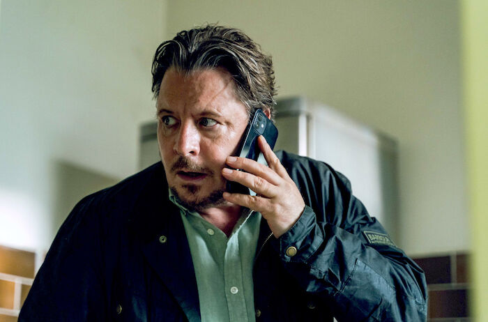 Kidnapping: Rolf (Anders W. Berthelsen) wollte nur das Neugeborene seiner Ex-Frau, das an Hepatitis erkrankt ist, retten. Doch er macht eine schreckliche Entdeckung. Bild: Sender / Zentropa / Klara Cvrckova