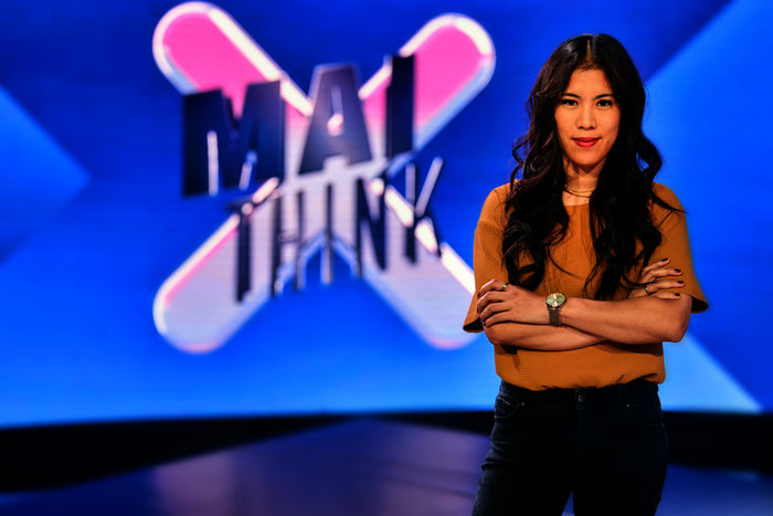 Mai Thi Nguyen-Kim präsentiert "MAITHINK X - Die Show". Bild: Sender / ZDF / Ben Knabe.