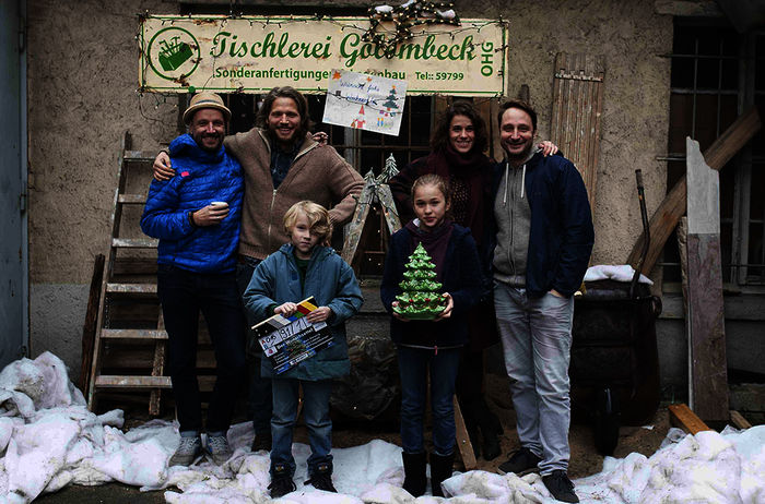 Lars Liebold (Kamera), Sebastian Ströbel (Rolle Daniel Golombeck), Anne Schäfer (Rolle Pauline Schwebe), Marc Rensing (Regie), Leander Menzel (Rolle Leo Golombeck) und Mathilda Smidt (Rolle Lotte Golombeck). Bild: Sender / ARD Degeto / Christian Lüdeke
