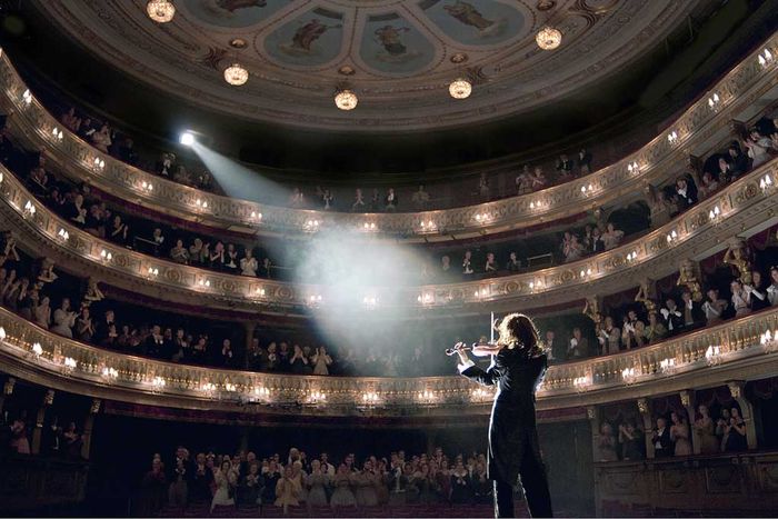 "Teufelsgeiger" und Frauenheld  Paganini (David Garrett) erobert Europa im Sturm. Bild: Sender / Summerstorm / Dor / Construction / ARTE / Walter Wehner