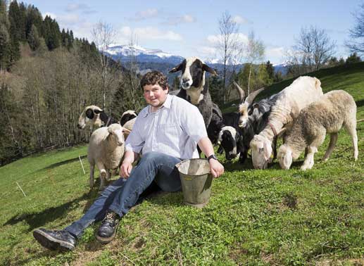 Viktor – der zuverlässige Schafzüchter, 28 Jahre aus der Steiermark: Der Schafzüchter und Landschaftspfleger sucht seine Traumfrau – sie  sollte die Liebe zur Landwirtschaft teilen und Verständnis für die Arbeit haben. Bild: Sender