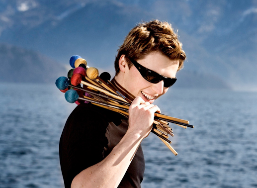 Schlagzeuger und Multiperkussionist Martin Grubinger am österreichischen Mondsee. Bild: Sender / Michael Herdlein / VISUM