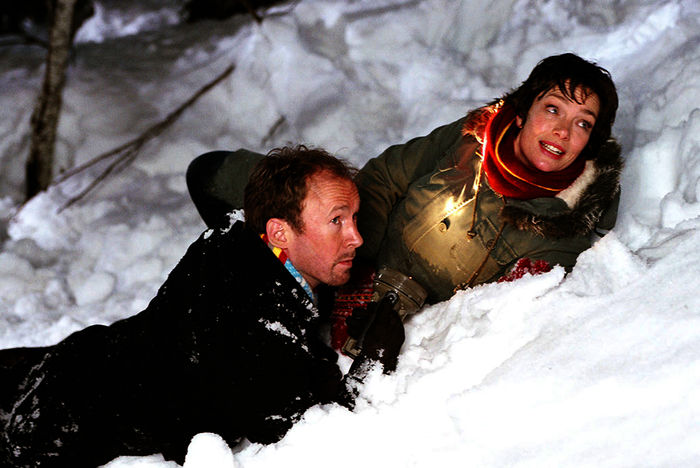 Sina (Aglaia Szyszkowitz) und Carl (Ulrich Noethen) suchen ihren Sohn Felix, der vor den Streitereien seiner Eltern in die Nacht geflohen ist. Bild: Sender / ORF / ARD / Monaco Film / Erika Hauri